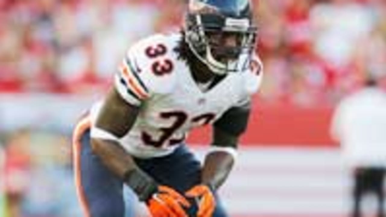 Former Chicago Bears cornerback Charles Tillman throws out a