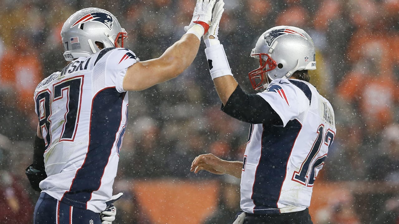 Brady-Gronkowski-160322-SL.jpg