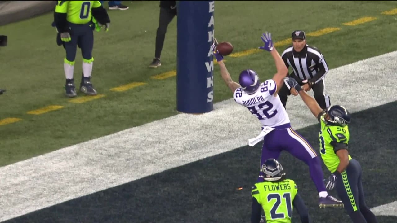 Rudolph the red-zone mismatch! TE reins in outstanding one-handed TD
