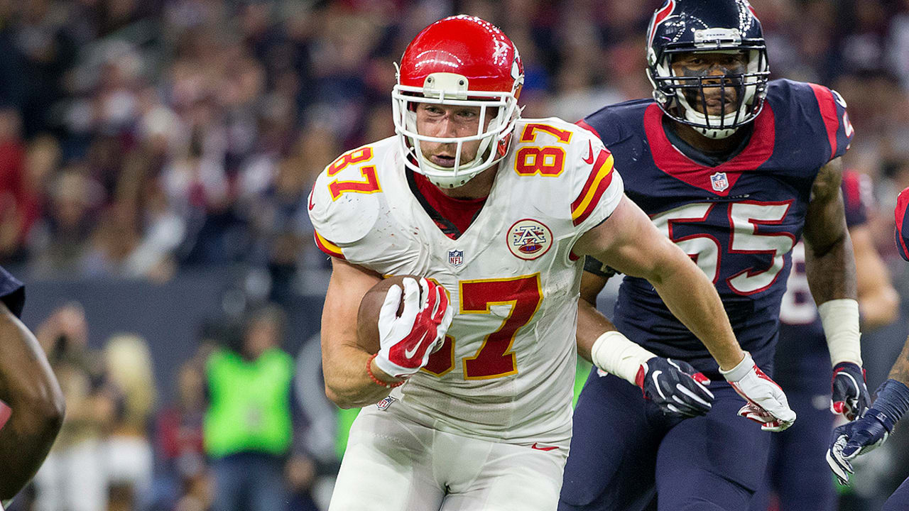 travis-kelce-160531-SL