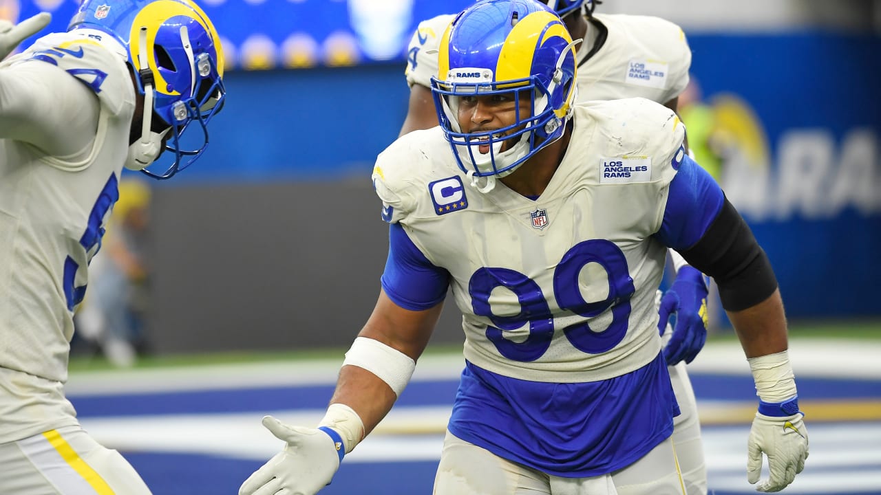 Los Angeles Rams defensive tackle Aaron Donald looks more like a ...