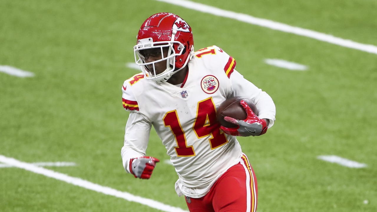 Buccaneers' Antonio Brown (knee), Chiefs' Sammy Watkins (calf) questionable  for Super Bowl LV