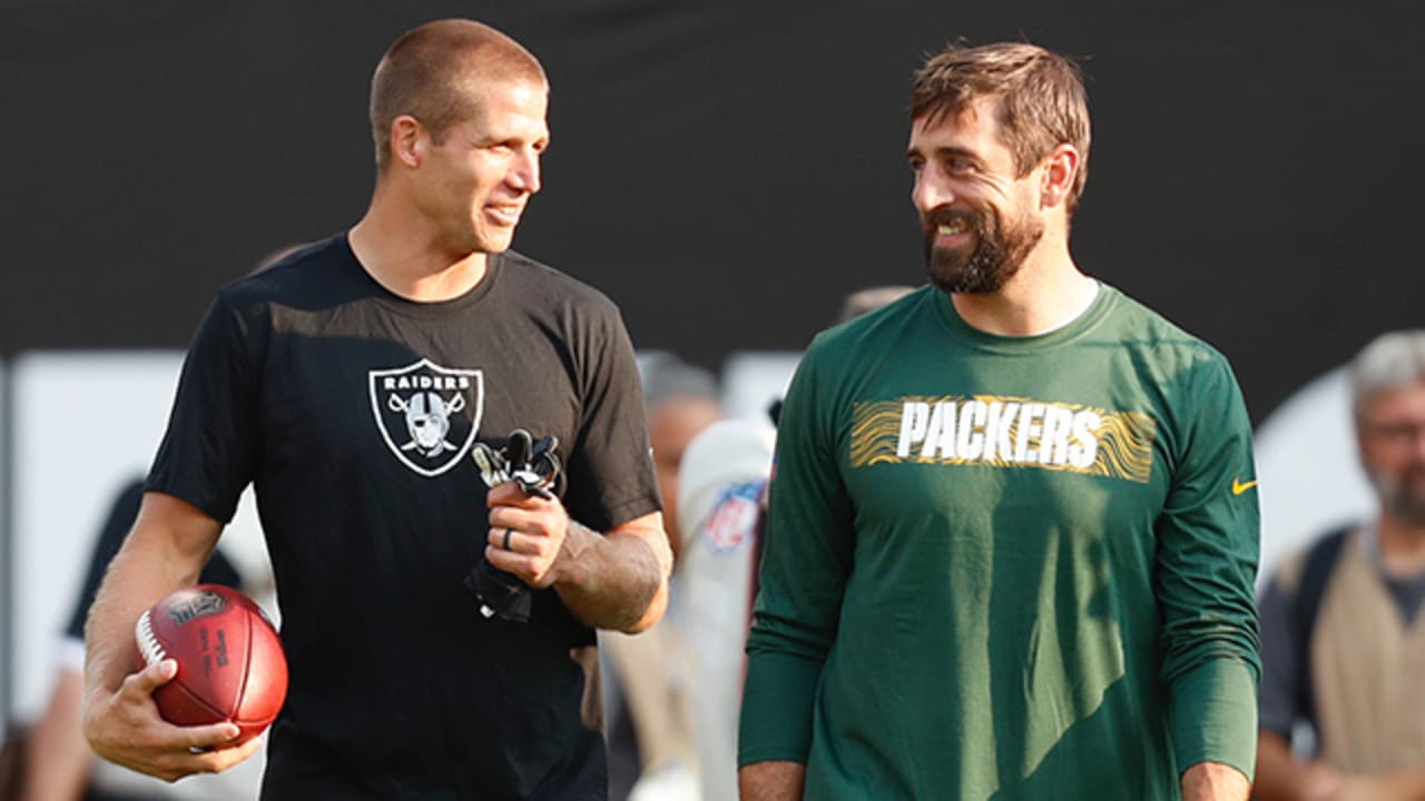 Jordy Nelson does pregame warmups in full pads