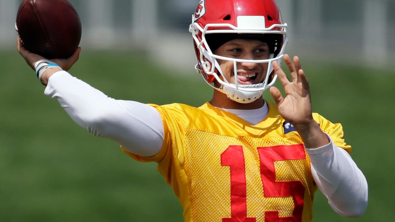 mahomes-180604-sl.jpg