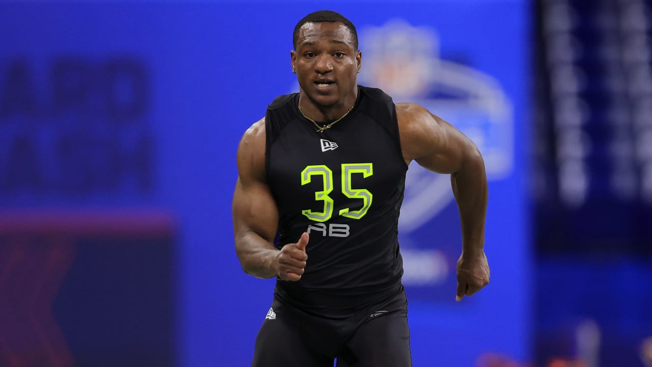 Running back Zamir White runs an official 4.40-second time in the 40-yard  dash at the 2022 combine