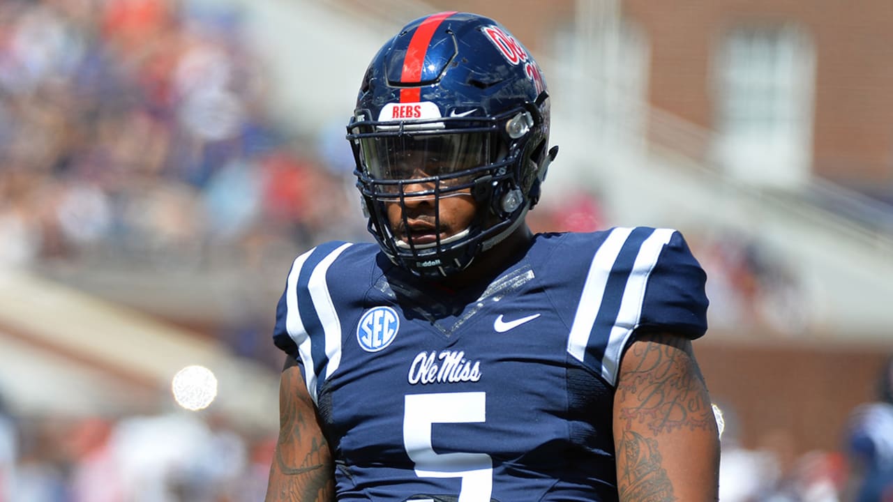 Robert Nkemdiche-151017-Spot.jpg