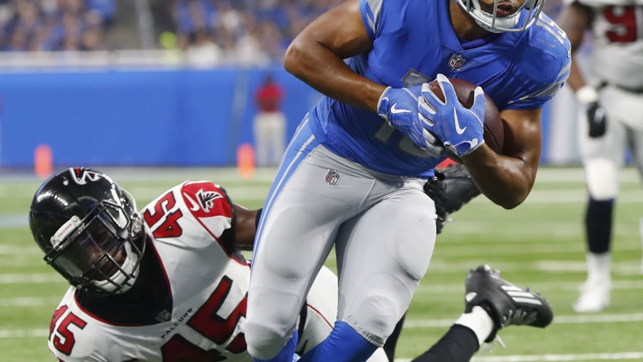 In-game replay: Devonta Freeman trucks Buccaneers' defender on