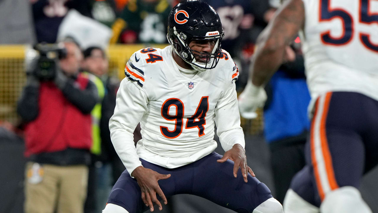 Chicago Bears outside linebacker Robert Quinn celebrates a sack on Green  Bay Packers quarterback Aaron Rodgers with the QB's iconic celebration