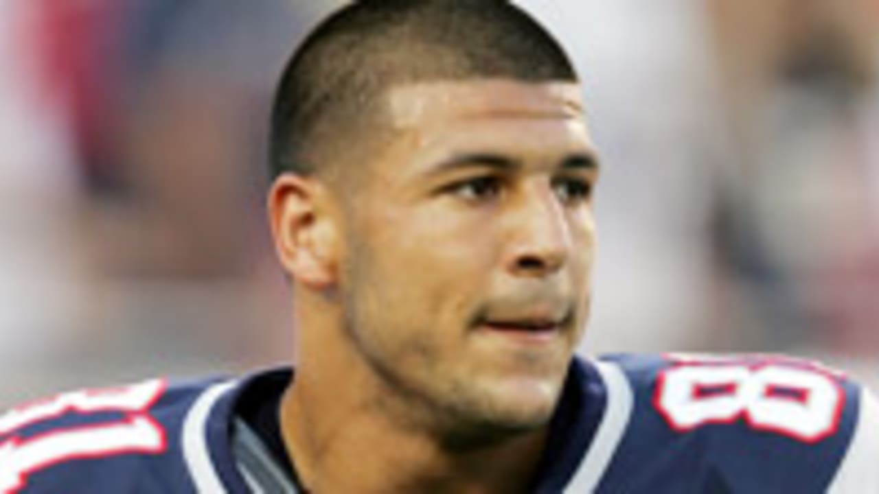 Aaron-Hernandez-sl-130626.jpg