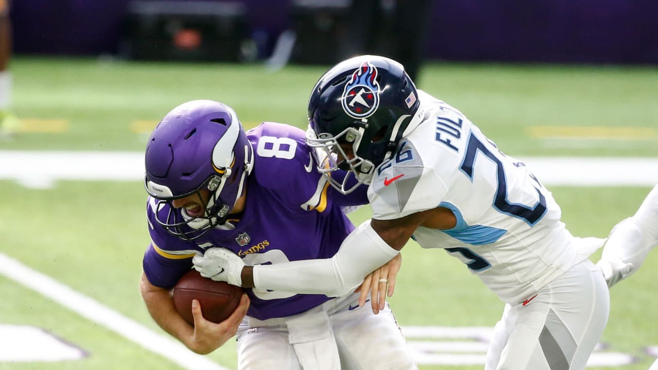 Minnesota Vikings cornerback Kristian Fulton comes up with 7yard sack