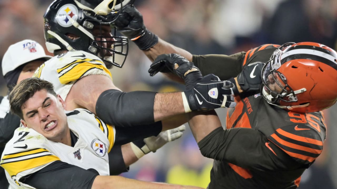 Browns' Myles Garrett Faces Suspension for Hitting Steelers