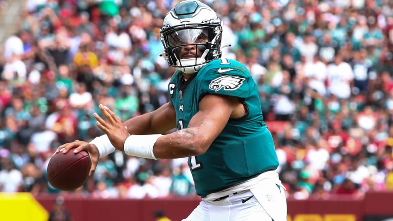 Jalen Hurts throws 3 TD passes, runs for another as Eagles beat Titans