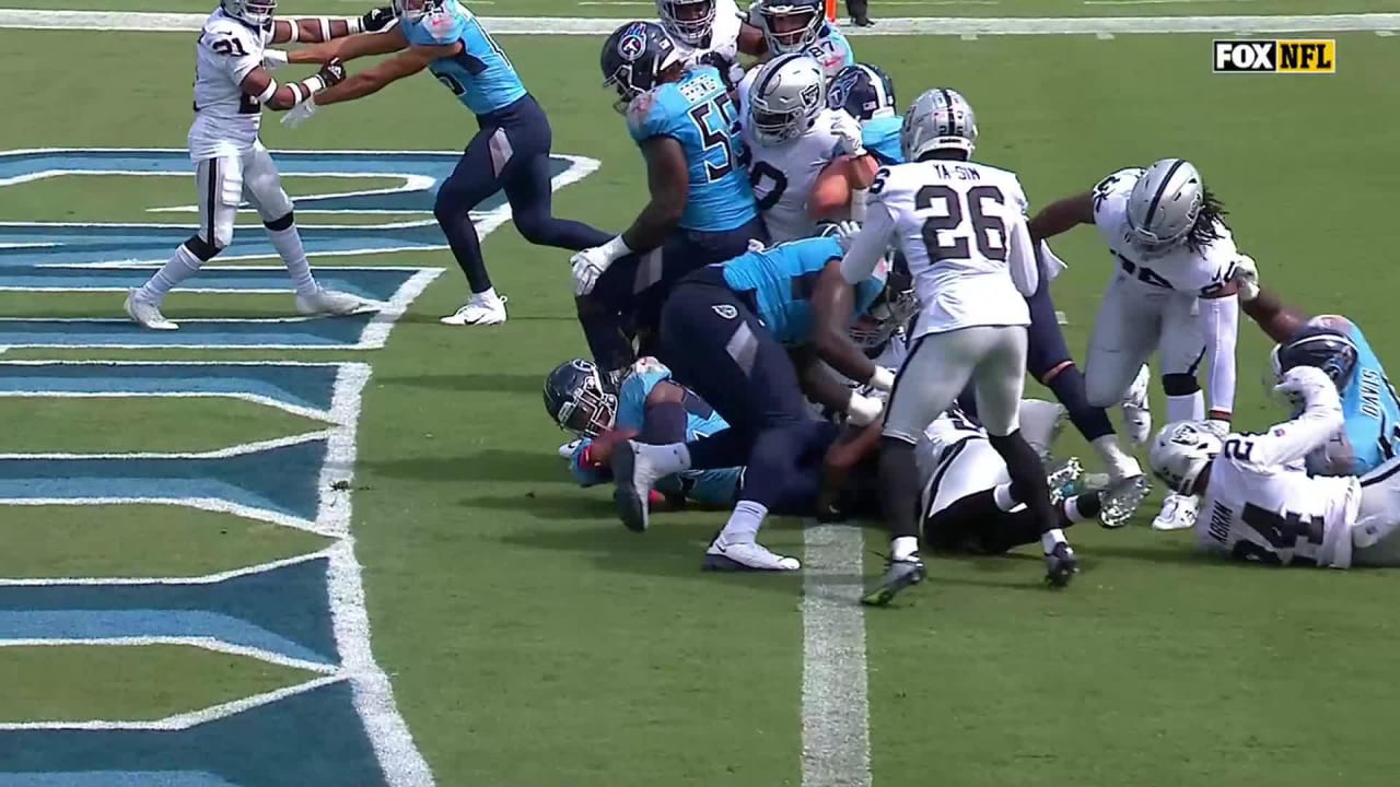 Tennessee Titans running back Derrick Henry hammers in 1yard TD