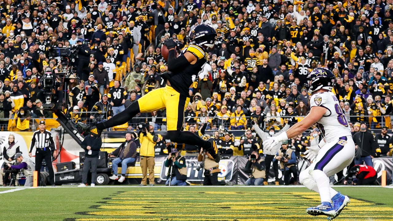 Pittsburgh Steelers safety Minkah Fitzpatrick makes leaping INT on  Baltimore Ravens quarterback Lamar Jackson's backpedaling heave in the end  zone