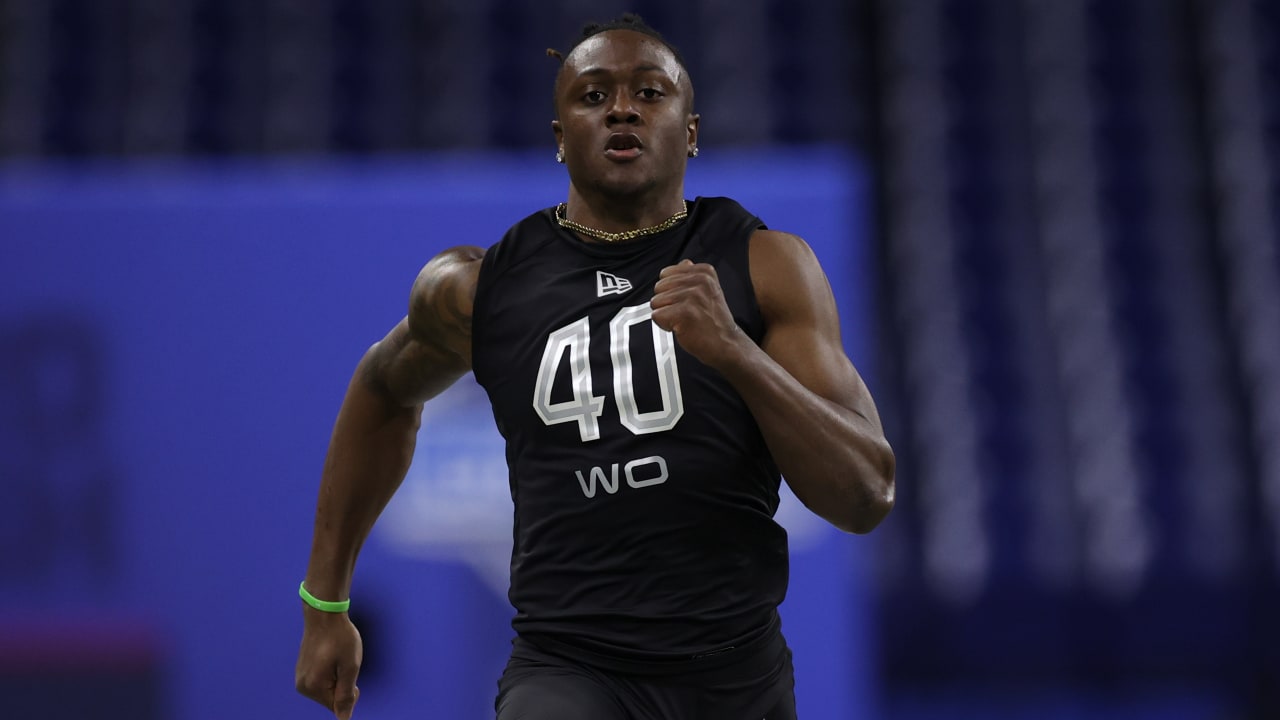 Wide receiver Michael Woods II runs official 4.55-second 40-yard dash at  2022 combine