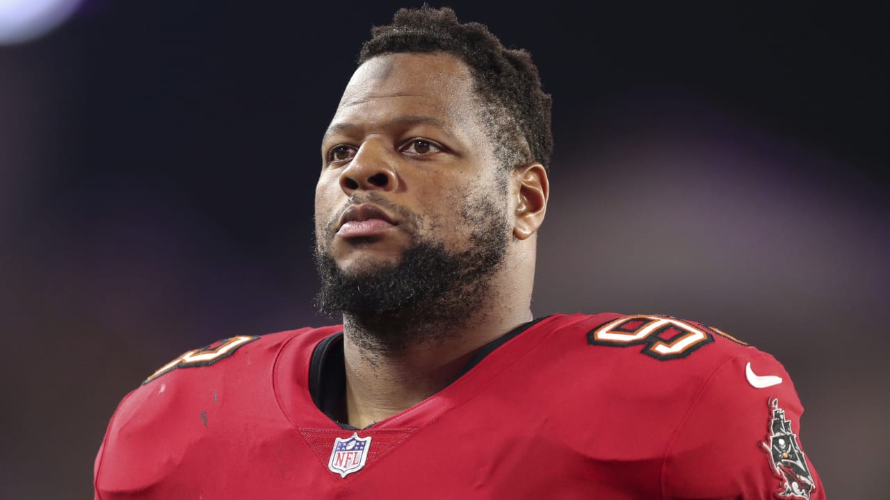 Ndamukong Suh wants to play in 2022, but it 'looks like the Bucs are out of  the picture'