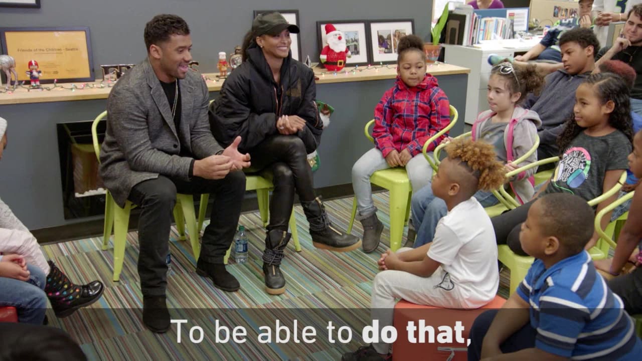 NFL Slimetime hosts Nate Burleson, Young Dylan share their favorite custom  cleats