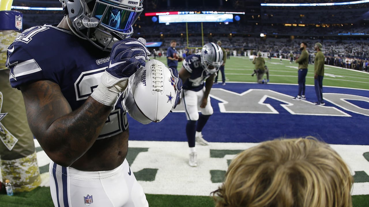 Tennessee Titans tight end Jonnu Smith (81) celebrates his touchdown with  his team during the second half of an NFL football game against the Dallas  Cowboys, Monday, Nov. 5, 2018, in Arlington