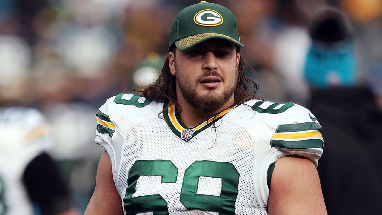 David Bakhtiari carted off after spraining ankle