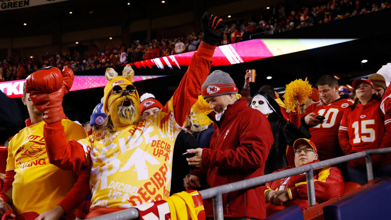 Kansas City Chiefs on X: Fans who attend Sunday night's game using a ticket  purchased directly through the Chiefs or from an official NFL ticket  partner (Ticketmaster, SeatGeek, or Stubhub) will receive