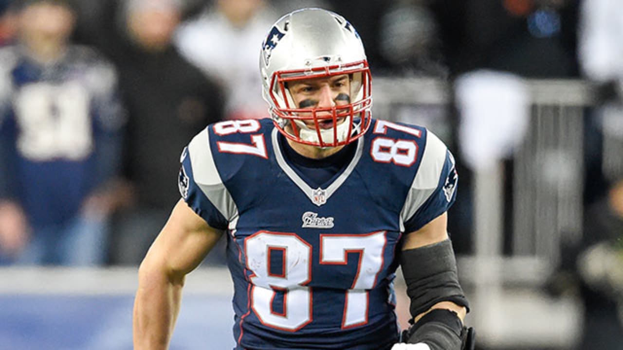 rob-gronkowski-150908-Sl.jpg
