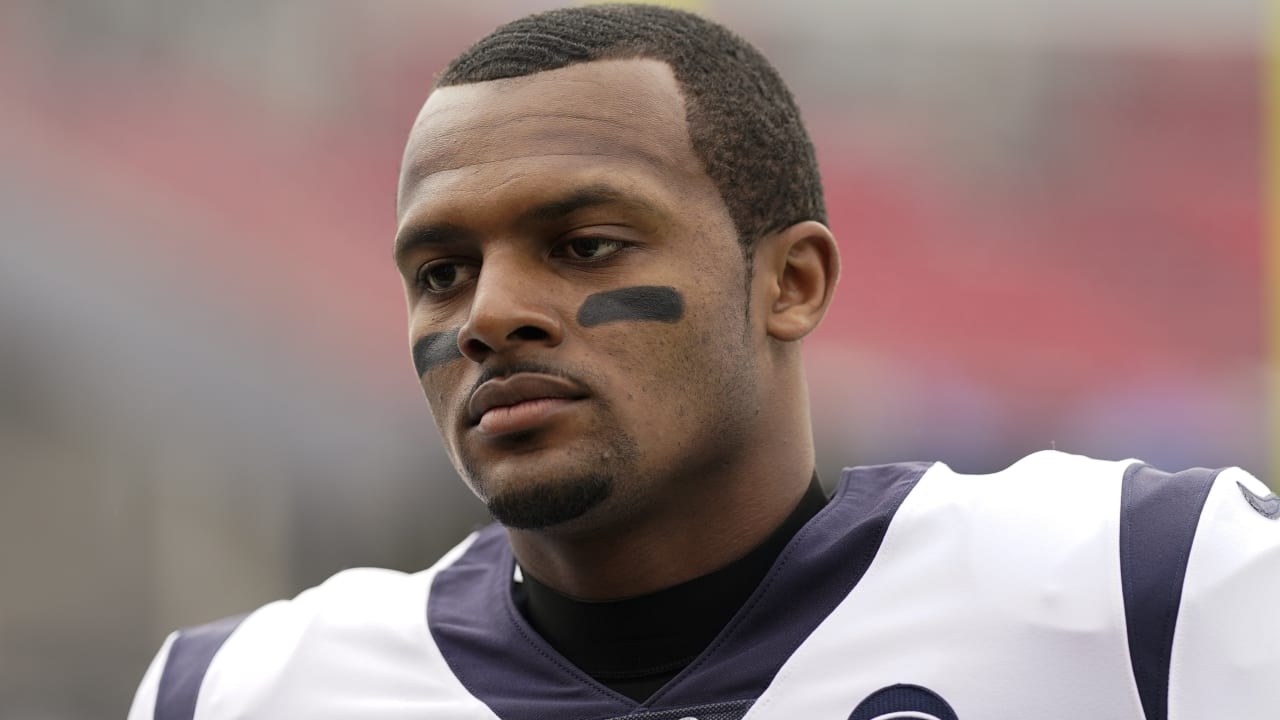 Houston Texans QB Deshaun Watson officially requests trade (Report)