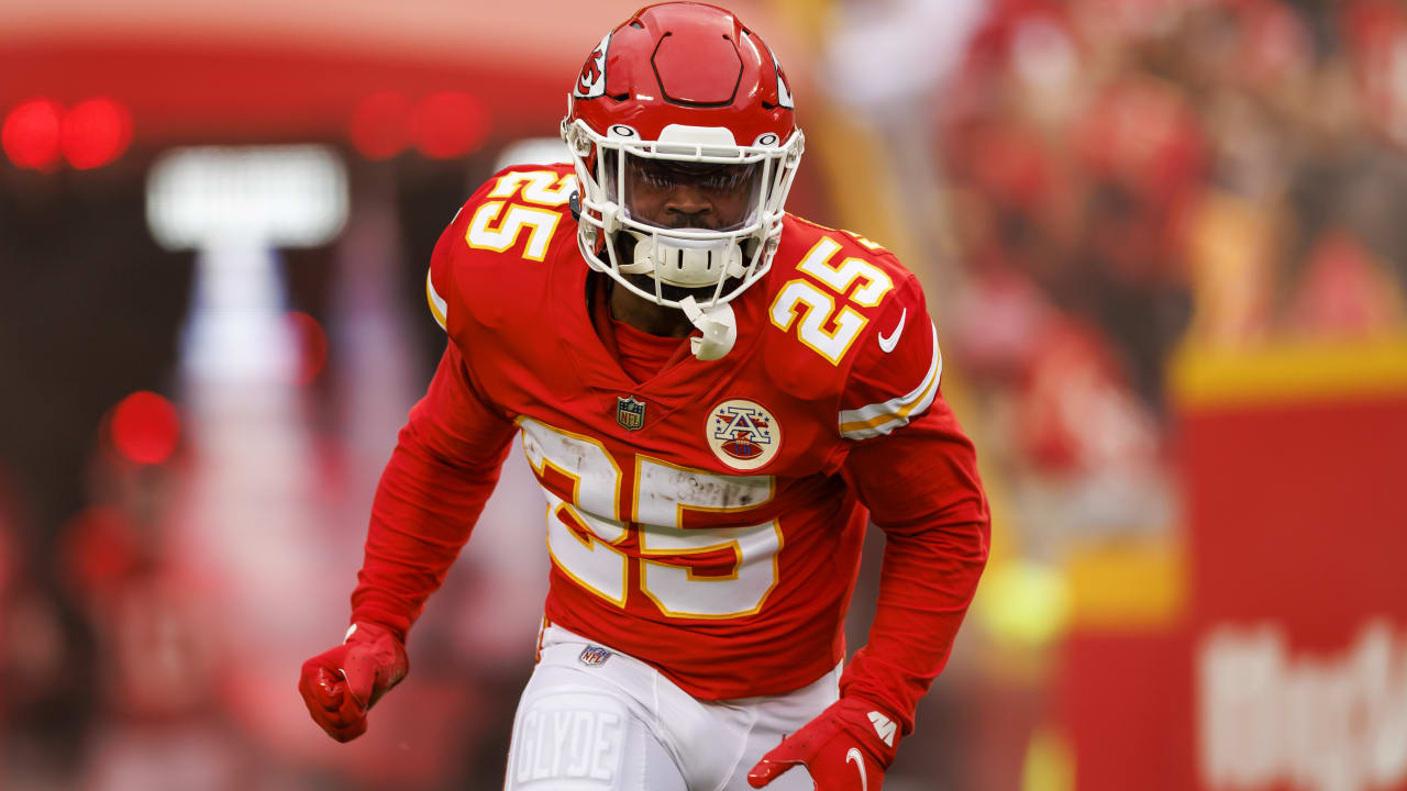 Chiefs' Clyde Edwards-Helaire placed on IR, Lucas Niang activated