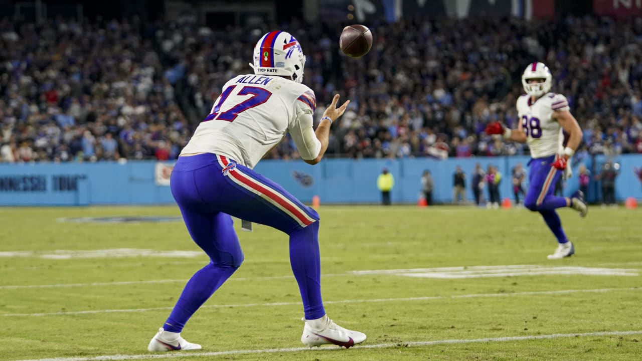 Buffalo Bills TE Dawson Knox throws Buffalo Special pass to Josh Allen