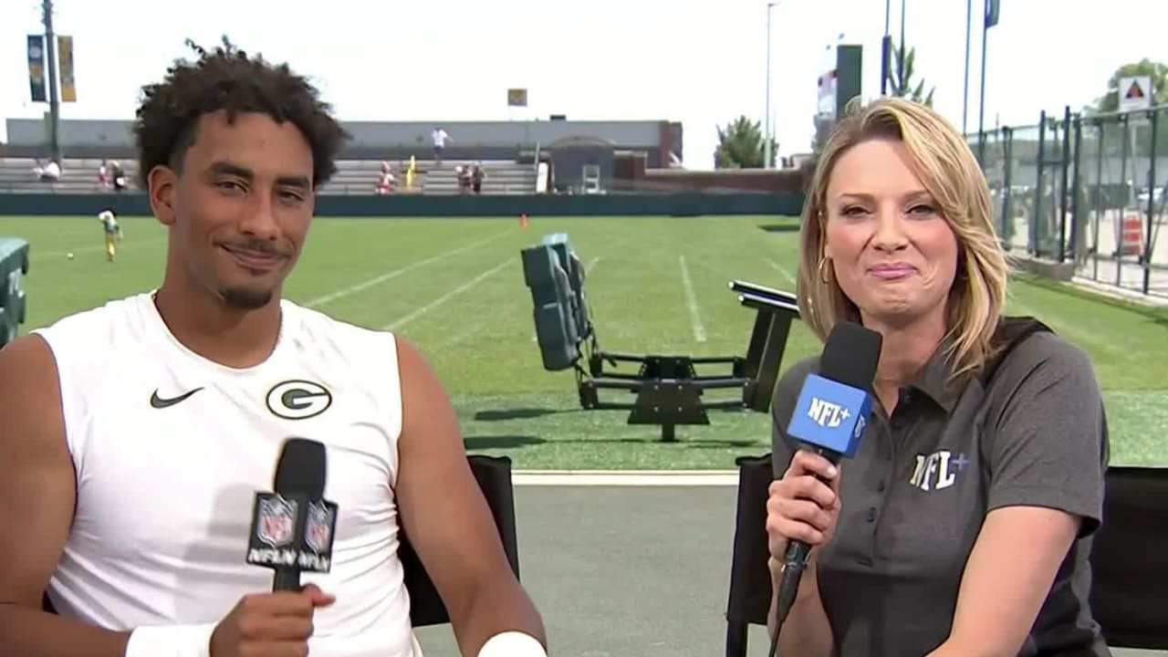 NFL Network reporter Stacey Dales interviews Minnesota Vikings