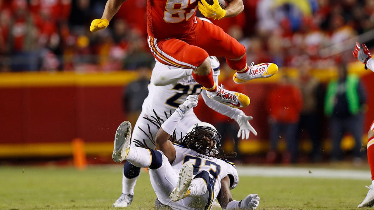 Travis Kelce-171219-sl.jpg