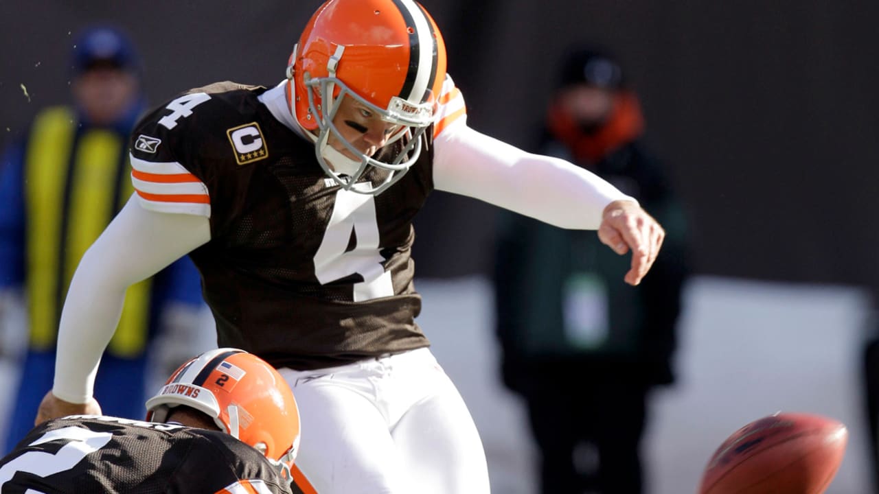 The Chronicle-Telegram - Browns kicker Phil Dawson makes a field goal in  second quarter against the Bills in 2007. Dawson is expected to sign a  one-day contract with the #Browns today and