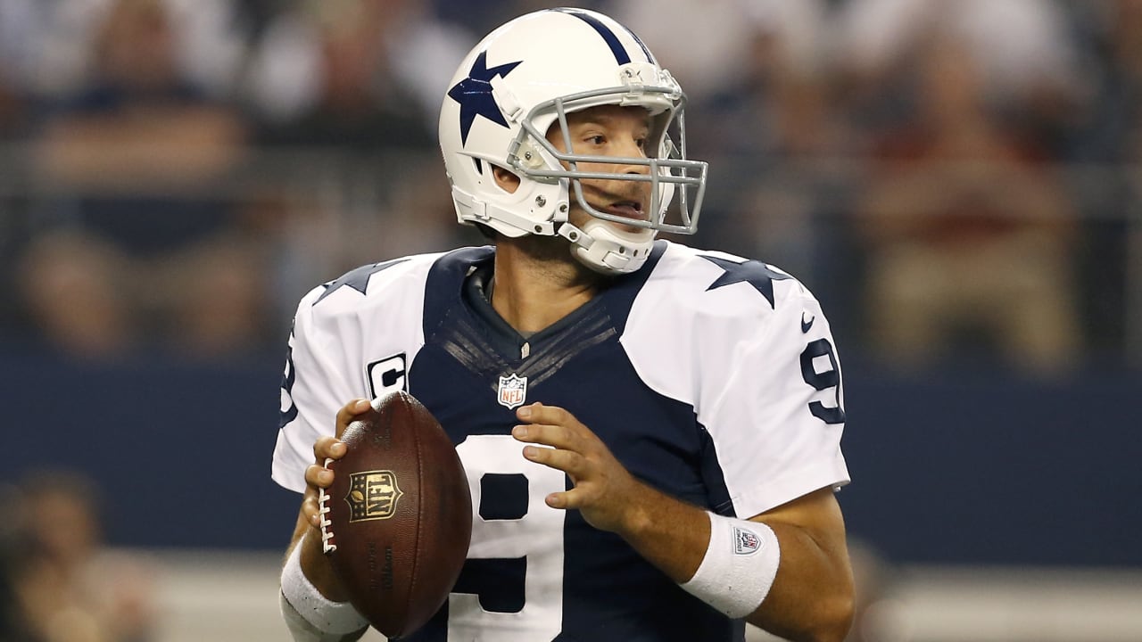 Most iconic Dallas Cowboys player to wear throwback white helmet