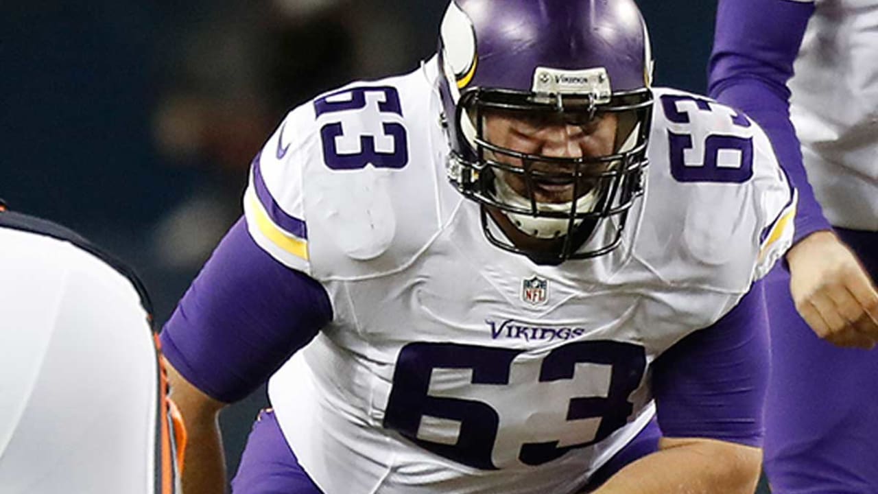 Vikings release guards Brandon Fusco, Mike Harris