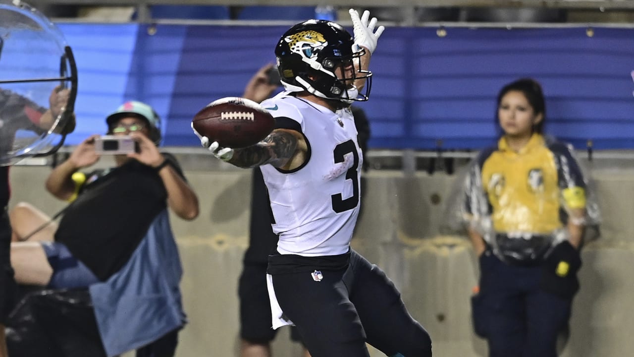 Jacksonville Jaguars running back Nathan Cottrell plunges up middle to