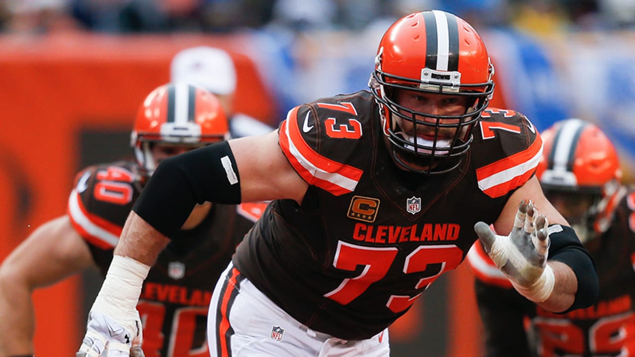 Joe-Thomas-170227-sl.jpg