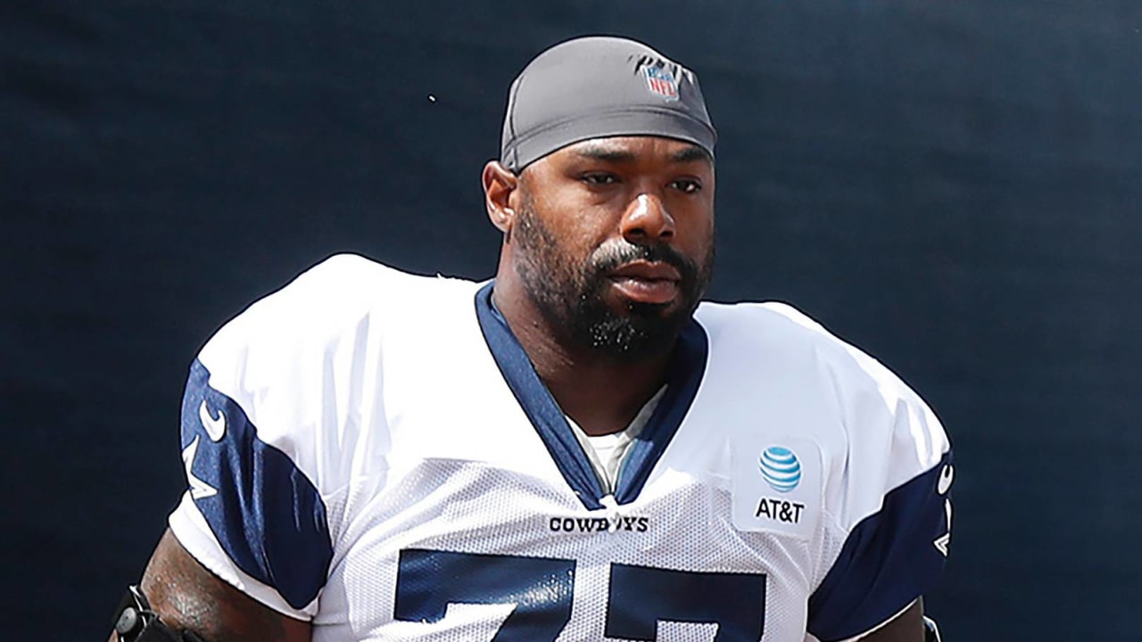 Cowboys LT Tyron Smith suffers avulsion fracture of knee, out until at least December