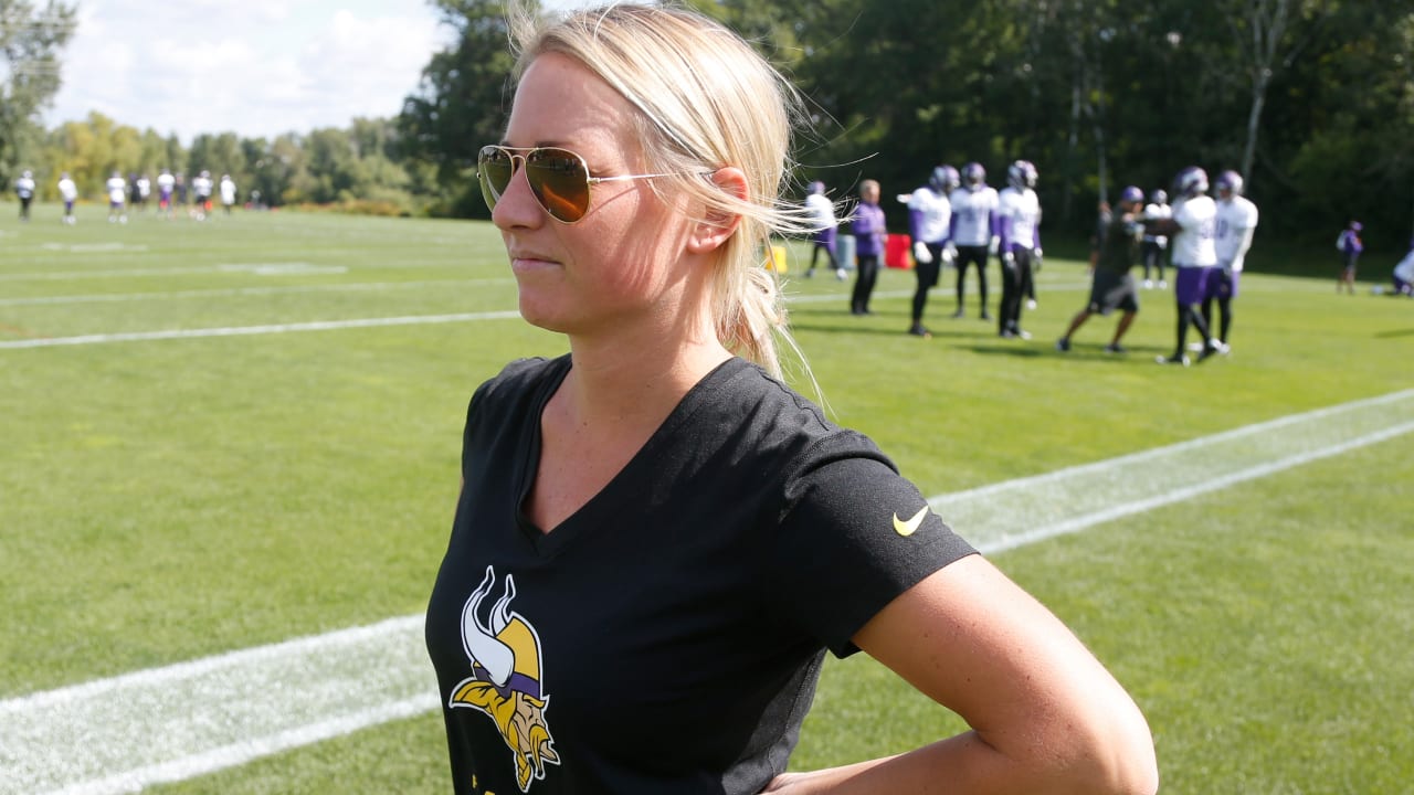 broncos-hire-kelly-kleine-as-executive-director-of-football-operations