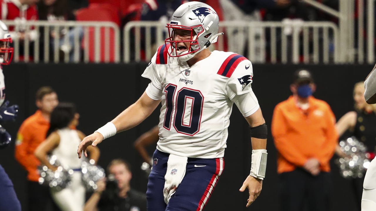 Patriots bench Mac Jones after dreadful performance against Dallas