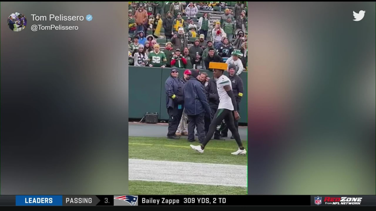 Sauce Gardner taunts Packers with cheesehead until Allen Lazard knocks it  off his head