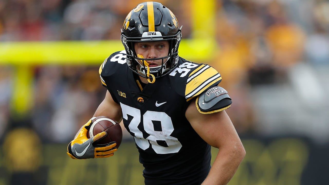 Detroit Lions select TE T.J. Hockenson at No. 8 overall