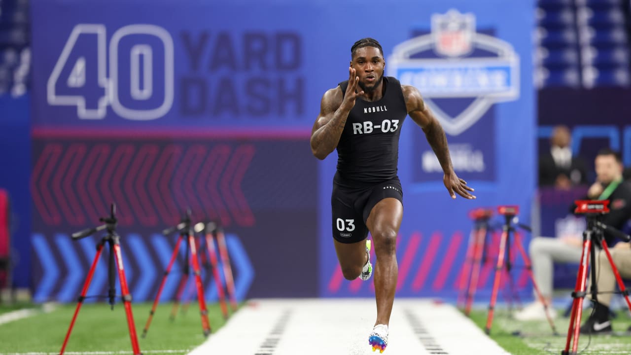 Auburn running back Tank Bigsby runs a drill at the NFL football scouting  combine in Indianapolis, Sunday, March 5, 2023. (AP Photo/Darron Cummings  Stock Photo - Alamy