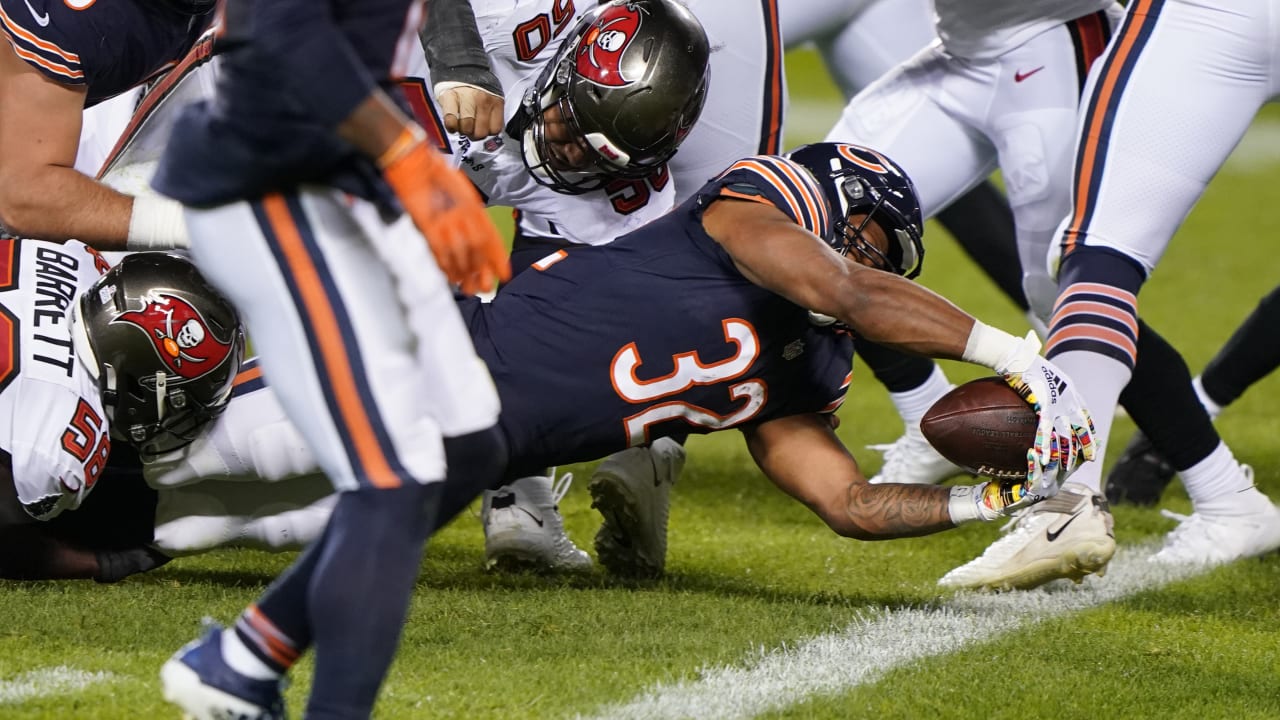 chicago-bears-running-back-david-montgomery-caps-bears-10-play-drive