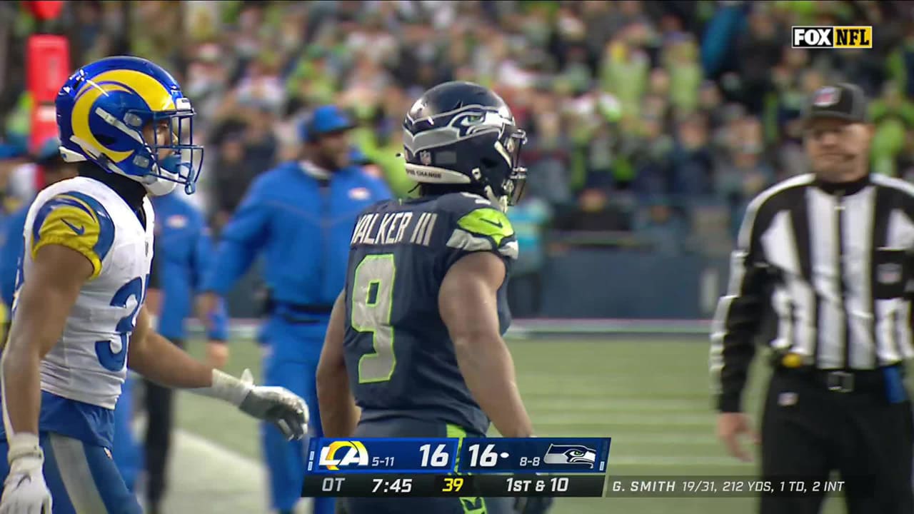 Can't-Miss Play: Seattle Seahawks running back Kenneth Walker's  juke-to-truck combo yields 21-yard gain