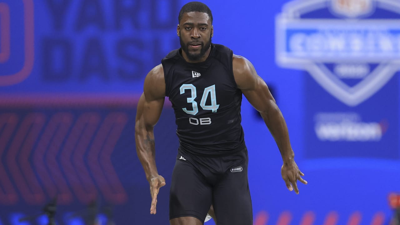 Defensive back Jaylen Watson runs official 4.51-second 40-yard dash at 2022  combine