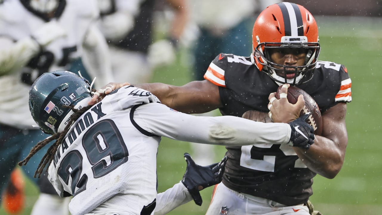 Nick Chubb Stiff Armed This Dude Through The Earth's Core