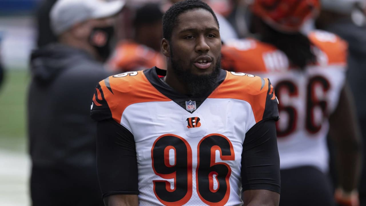 Kansas City Chiefs defensive end Carlos Dunlap on the sidelines