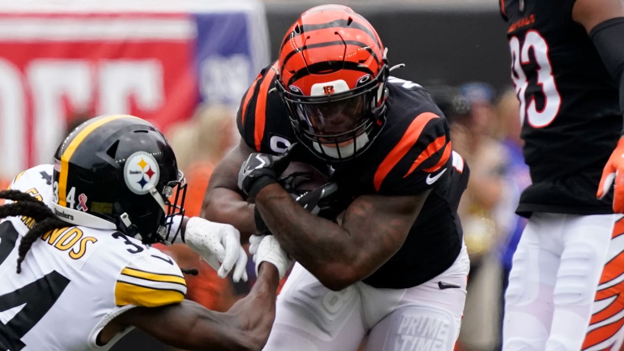 Cincinnati Bengals running back Joe Mixon explodes through gap for 31 ...