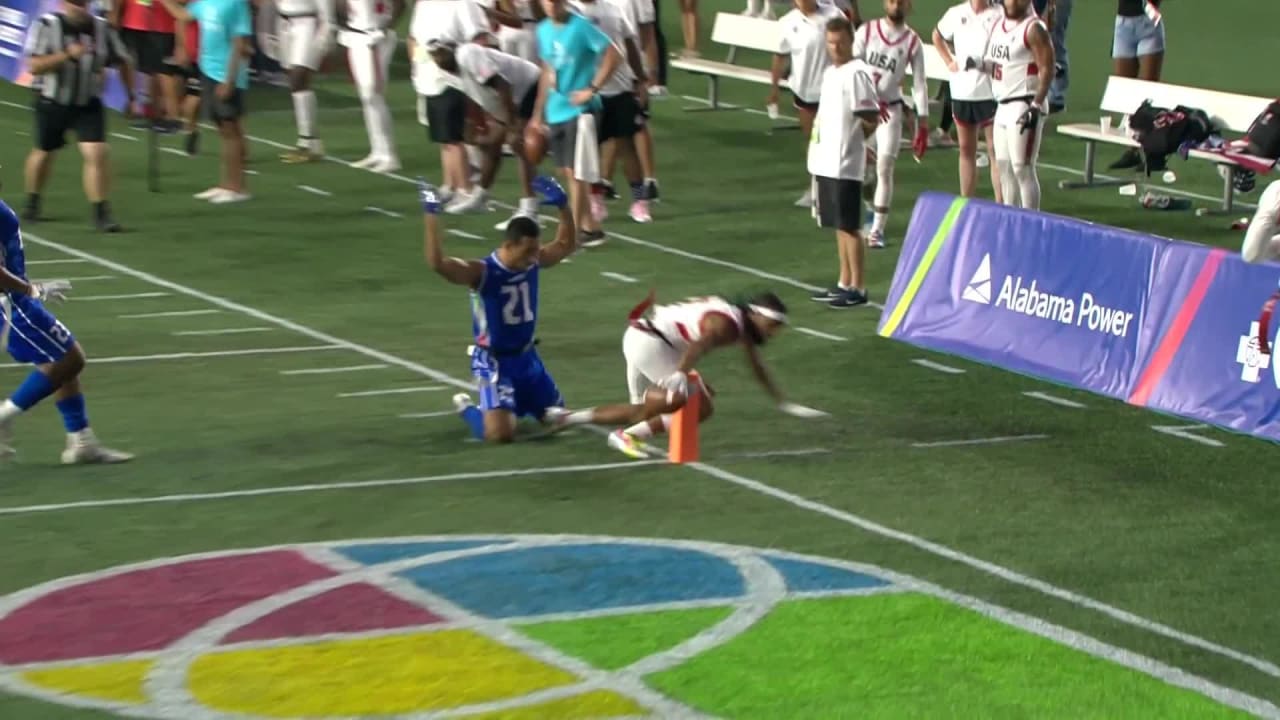 Team Mexico's flag football player Diana Flores connects with Sylvia  Contreras for pair's second touchdown of day