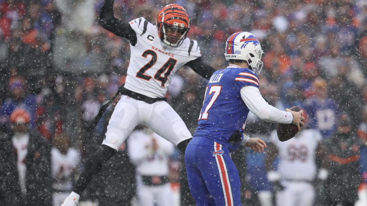 Safety Vonn Bell's blitz translates into Cincinnati Bengals' first sack of  Buffalo Bills quarterback Josh Allen