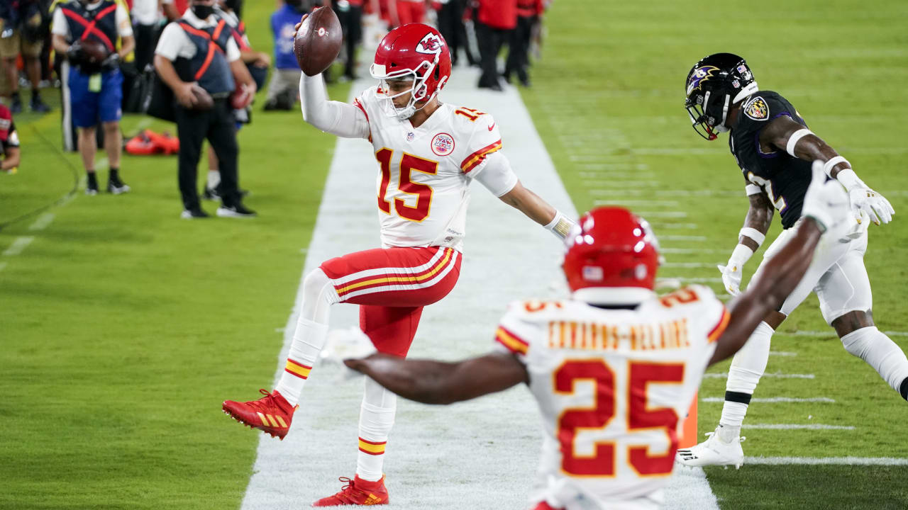 Kansas City Chiefs quarterback Patrick Mahomes caps Chiefs' opening